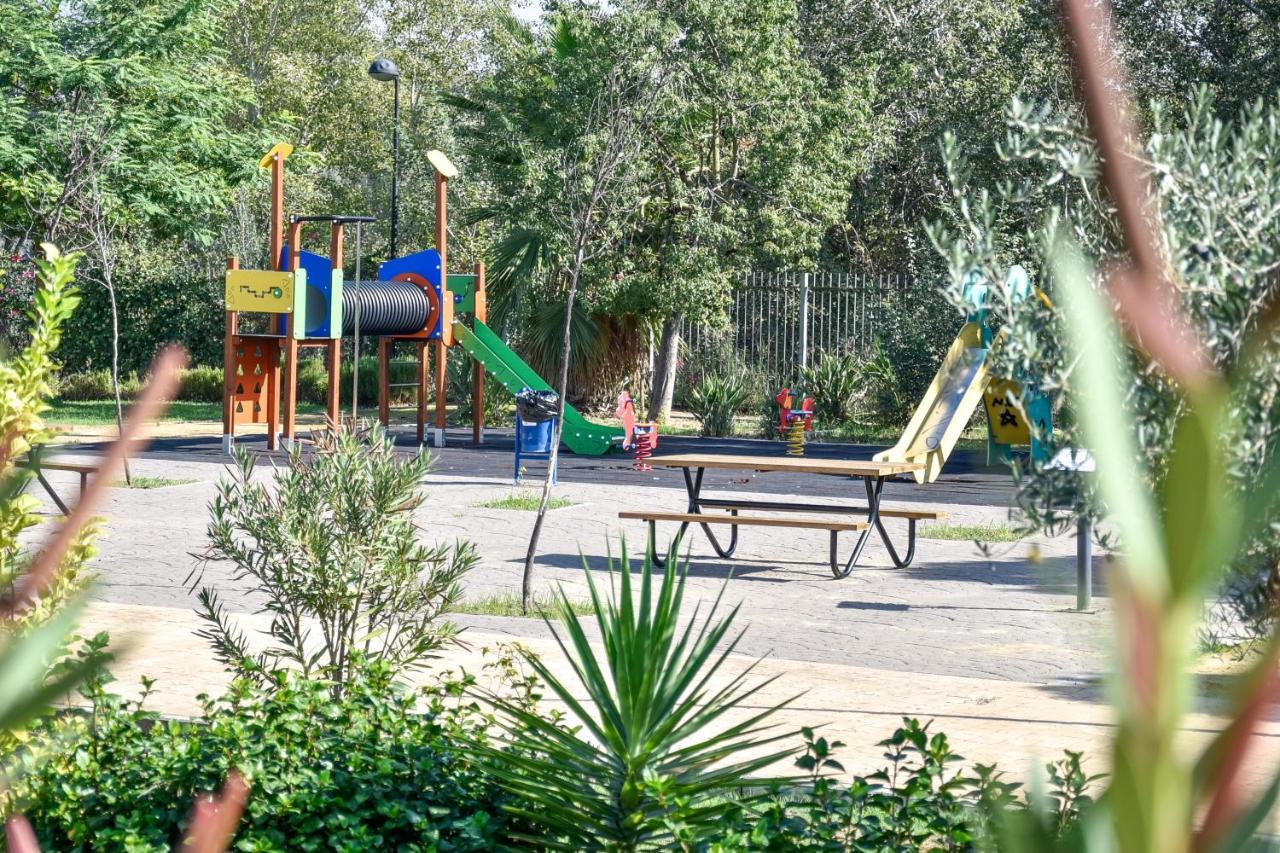 Apartment Amplio Con Parking, Club Y Piscina Junto A Sevilla